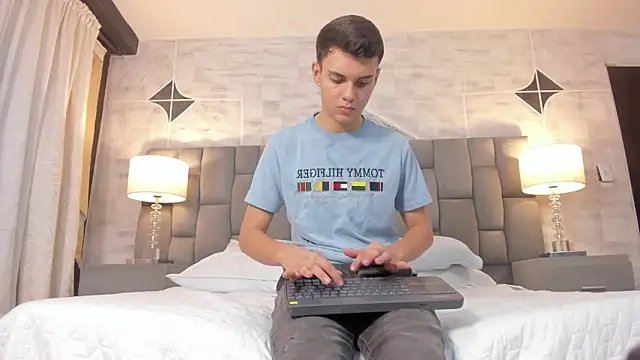 JacobRoberts1 online show from February 2025 11:14:02 AM