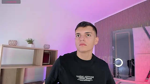 JacobRoberts1 online show from November 2025 08:20:02 PM