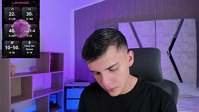 JacobRoberts1 online show from December 2025 08:32:02 PM