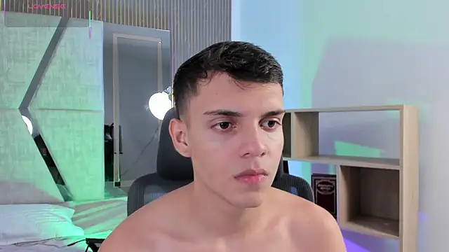 JacobRoberts1 online show from December 2025 08:39:01 PM