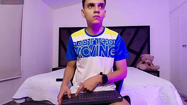 JacobRoberts1 online show from March 2025 04:49:02 AM
