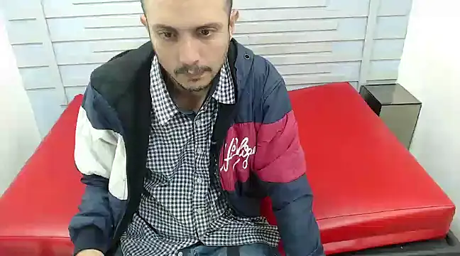 Snapshot of JhonTorres018 chatting on February 2025 07:15:02 PM JhonTorres018 online show from February 2025 07:15:02 PM