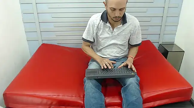 Snapshot of JhonTorres018 chatting on February 2025 10:20:01 PM JhonTorres018 online show from February 2025 10:20:01 PM