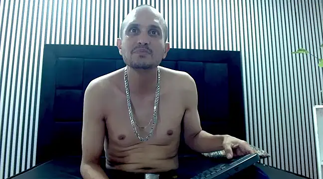 Snapshot of JhonTorres018 chatting on February 2025 03:42:01 AM JhonTorres018 online show from February 2025 03:42:01 AM