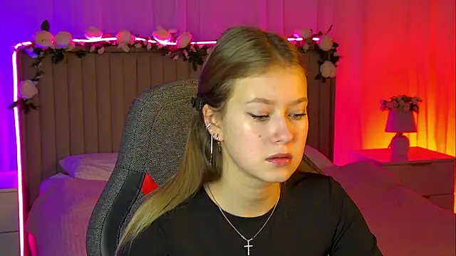 EveMundie online show from October 2025 09:28:02 AM