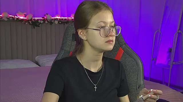 EveMundie online show from October 2025 06:37:01 AM