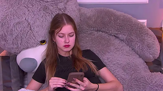 EveMundie online show from February 2025 04:11:02 PM