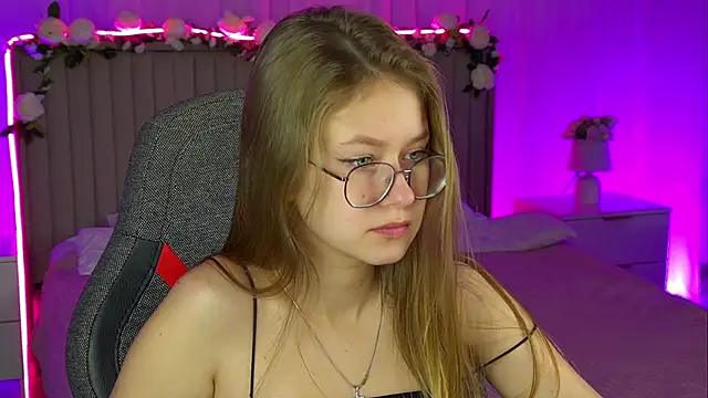 EveMundie online show from November 2025 12:42:02 PM