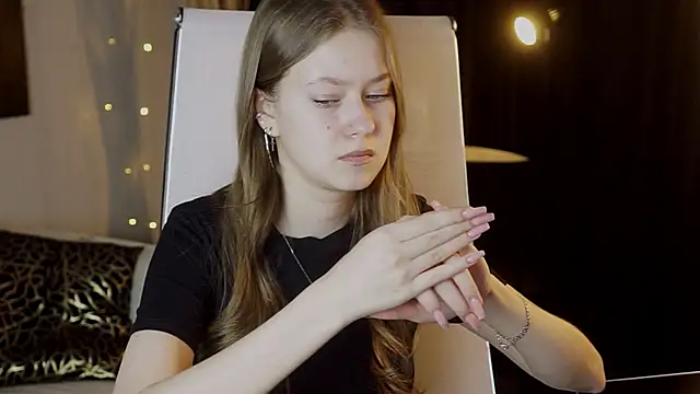 EveMundie online show from March 2026 06:29:02 AM