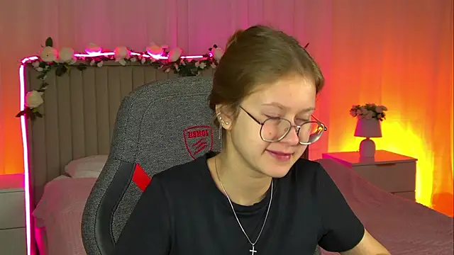 EveMundie online show from October 2025 11:18:01 AM