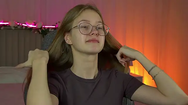 EveMundie online show from October 2025 12:53:02 PM