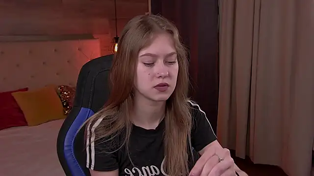 EveMundie online show from February 2025 12:06:02 PM