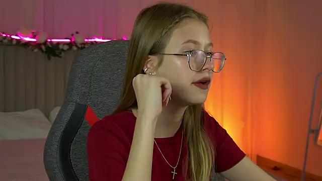 EveMundie online show from September 2025 12:11:01 PM