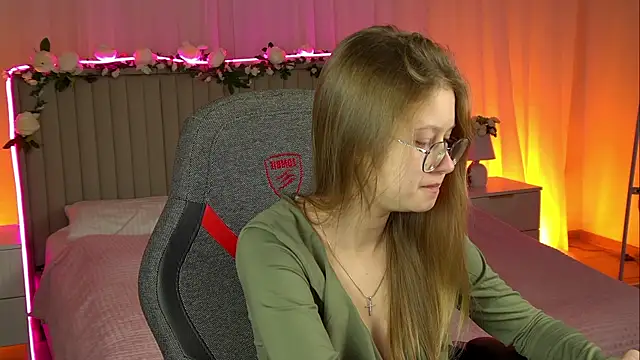 EveMundie online show from October 2025 06:34:01 AM