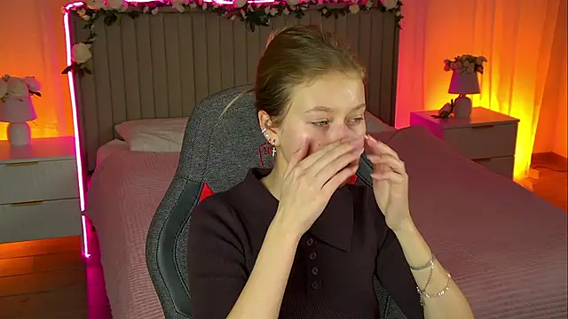 EveMundie online show from October 2025 12:15:01 PM