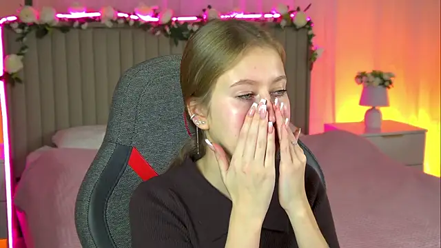 EveMundie online show from October 2025 10:45:02 AM