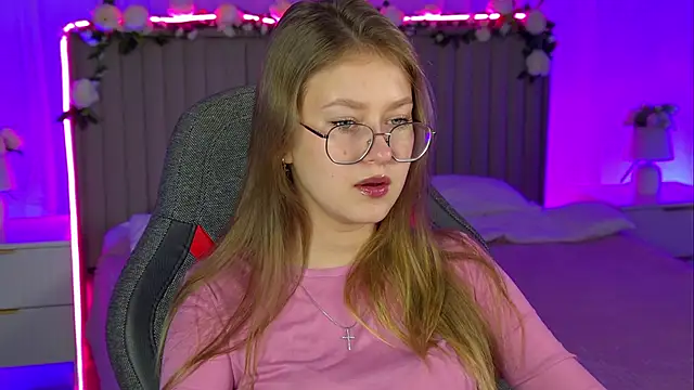 EveMundie online show from November 2025 12:31:02 PM