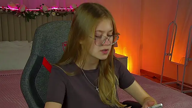 EveMundie online show from September 2025 10:07:01 AM