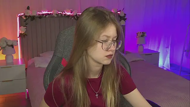 EveMundie online show from November 2025 12:44:02 PM