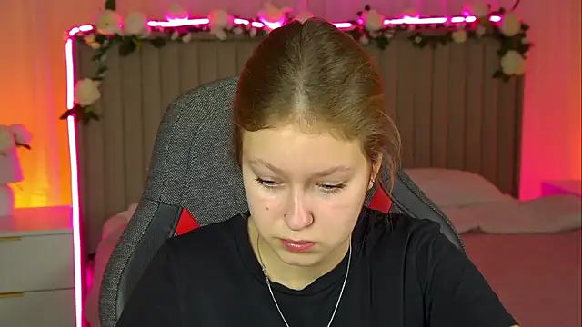 EveMundie online show from November 2025 09:47:02 AM