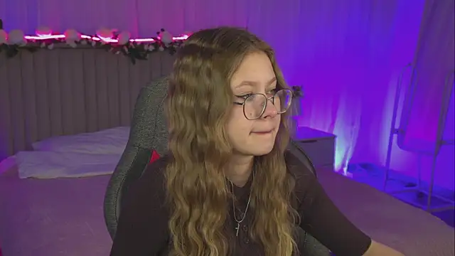 EveMundie online show from November 2025 09:57:01 AM