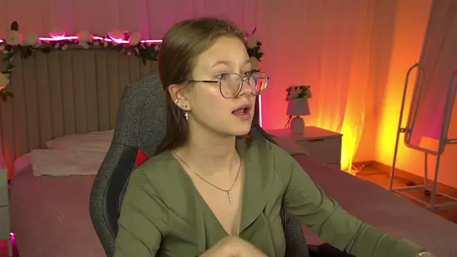 EveMundie online show from November 2025 06:28:01 AM