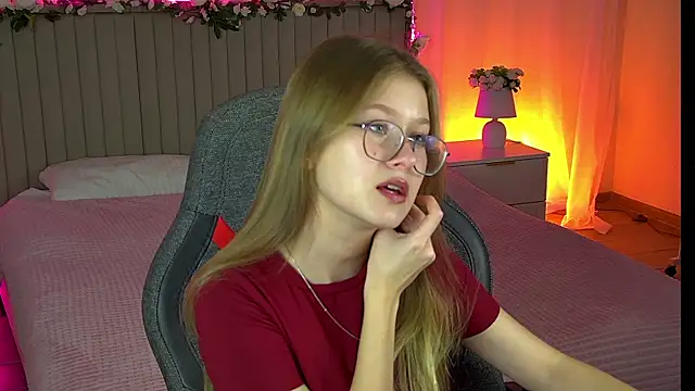 EveMundie online show from October 2025 12:28:02 PM