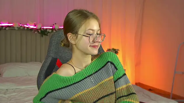 EveMundie online show from September 2025 06:19:01 AM