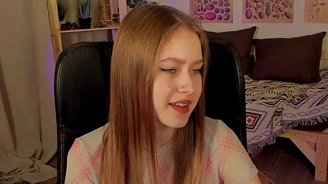 EveMundie online show from March 2025 04:31:02 PM