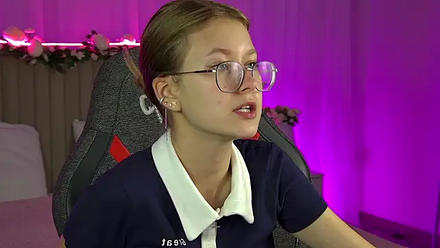 EveMundie online show from September 2025 12:14:01 PM