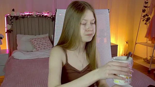 EveMundie online show from March 2026 10:37:02 AM