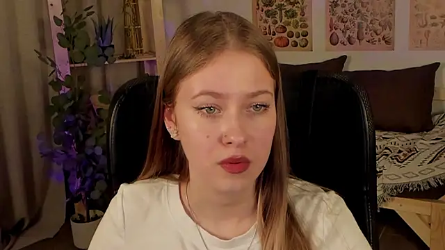 EveMundie online show from March 2025 03:40:01 PM