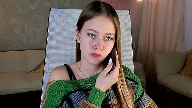 EveMundie online show from March 2025 01:23:01 PM