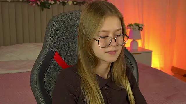 EveMundie online show from September 2025 12:22:02 PM