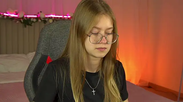 EveMundie online show from September 2025 11:16:02 AM