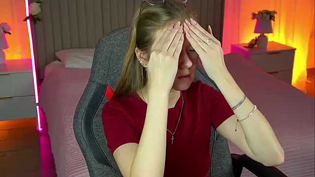 EveMundie online show from October 2025 12:15:02 PM