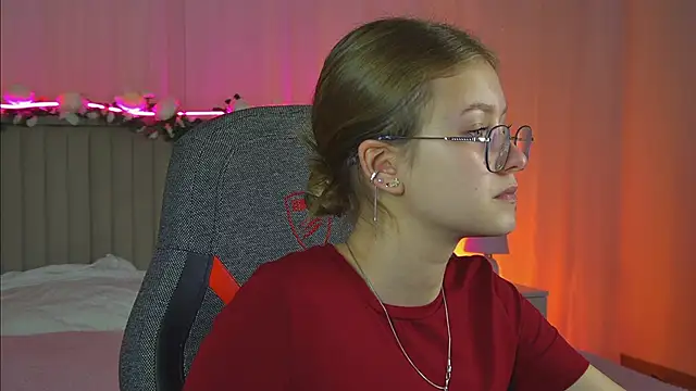 EveMundie online show from October 2025 12:50:02 PM