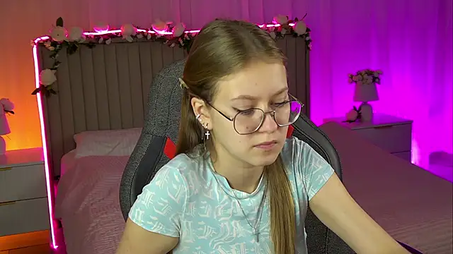 EveMundie online show from October 2025 12:50:01 PM