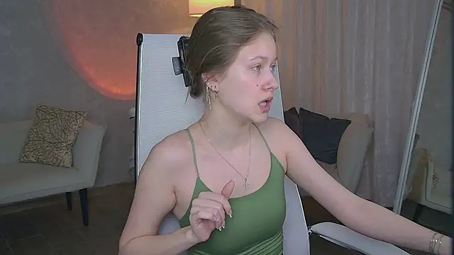 EveMundie online show from March 2026 08:21:02 AM