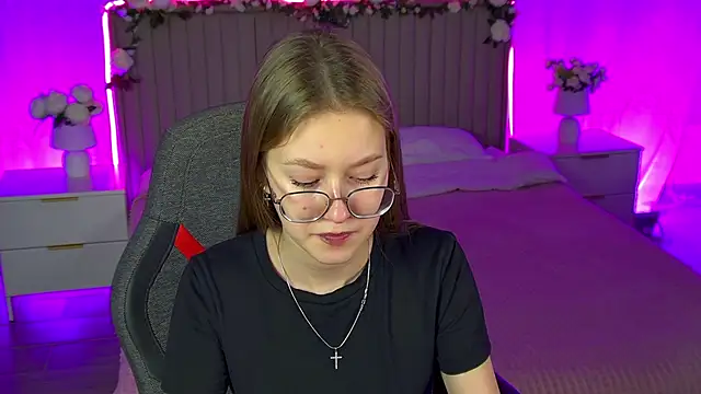 EveMundie online show from November 2025 12:38:01 PM