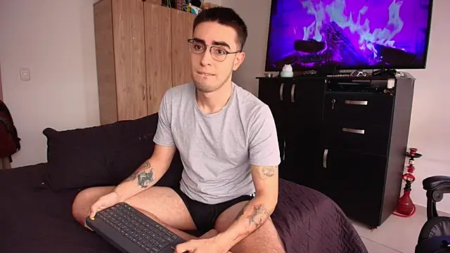 Snapshot of Andy_shaaw chatting on January 2026 01:48:02 PM Andy shaaw online show from January 2026 01:48:02 PM