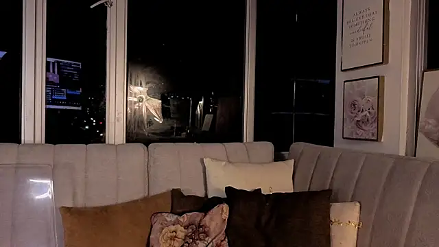 Snapshot of Ivanna_West chatting on December 2025 10:03:02 AM Ivanna West online show from December 2025 10:03:02 AM