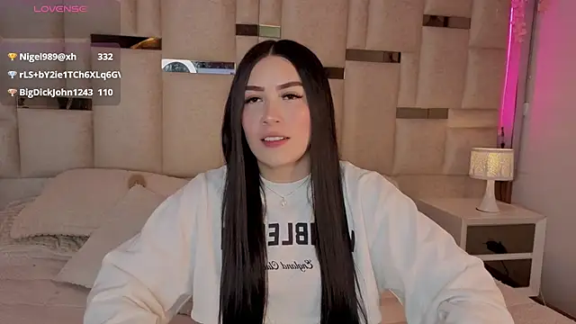 Snapshot of Ivanna_West chatting on April 2026 03:32:02 AM Ivanna West online show from April 2026 03:32:02 AM