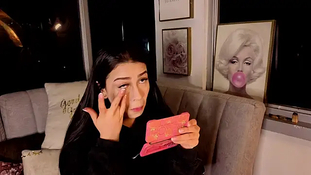 Ivanna West online show from December 2025 10:09:01 AM