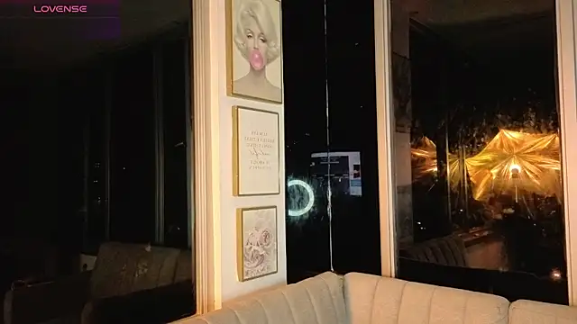 Snapshot of Ivanna_West chatting on April 2026 10:05:02 AM Ivanna West online show from April 2026 10:05:02 AM