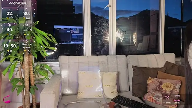 Snapshot of Ivanna_West chatting on October 2025 10:25:02 AM Ivanna West online show from October 2025 10:25:02 AM