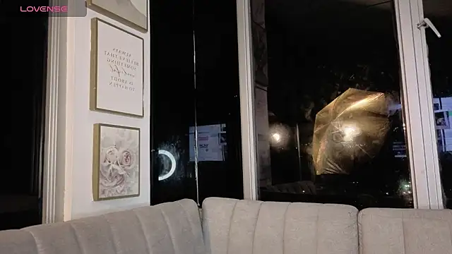 Snapshot of Ivanna_West chatting on April 2026 09:55:01 AM Ivanna West online show from April 2026 09:55:01 AM