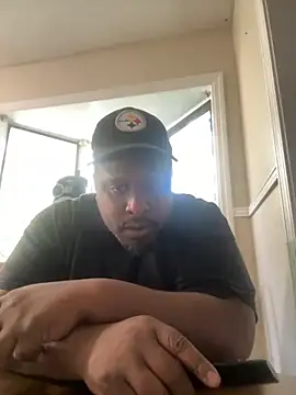 Snapshot of BlueNightsUncle chatting on October 2025 02:14:02 PM BlueNightsUncle online show from October 2025 02:14:02 PM