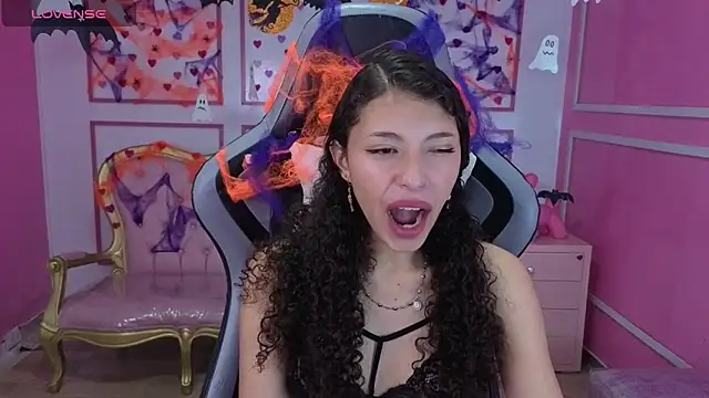 danatella a online show from October 2025 12:49:02 PM