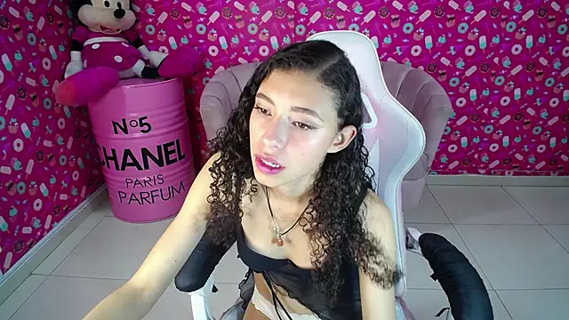danatella a online show from February 2025 11:10:02 AM